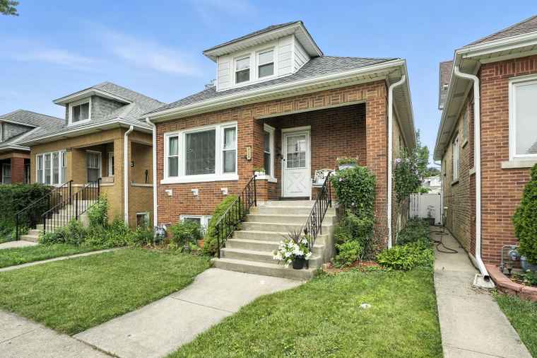 Photo of 4224 N Oriole Ave Norridge, IL 60706