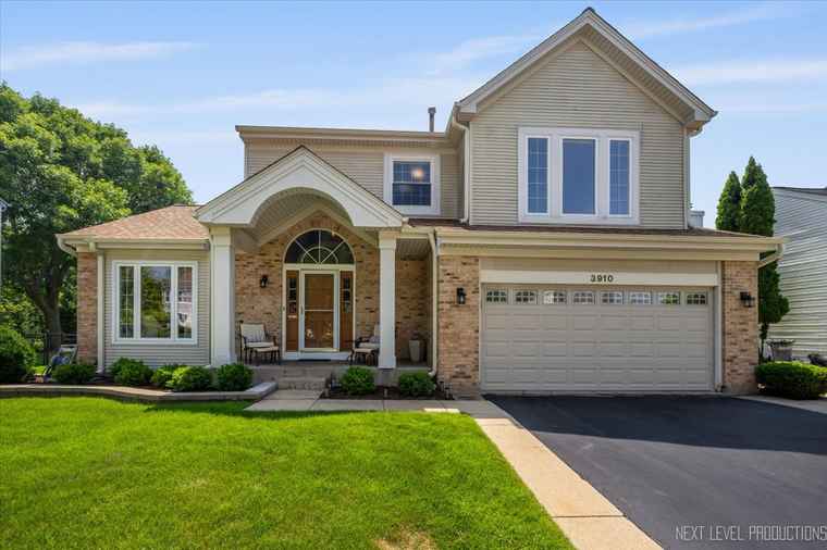 Photo of 3910 Blackberry Dr Lake In The Hills, IL 60156