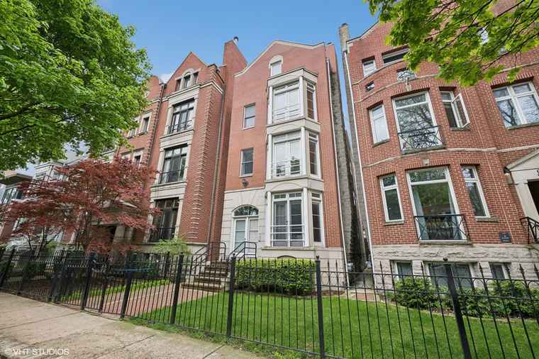Photo of 853 W Wrightwood Ave #2 Chicago, IL 60614