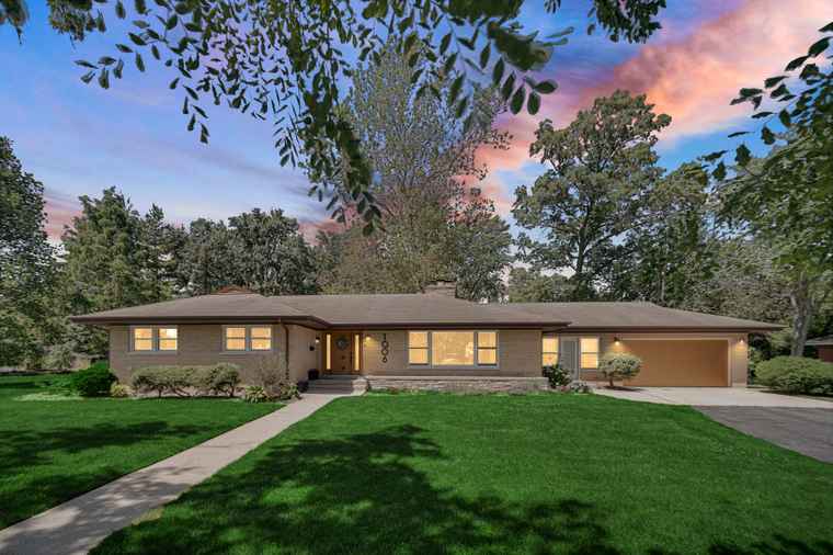 Photo of 1006 Gardner Rd Flossmoor, IL 60422