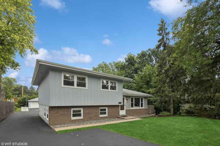 Photo of 4411 Center Ave Lisle, IL 60532