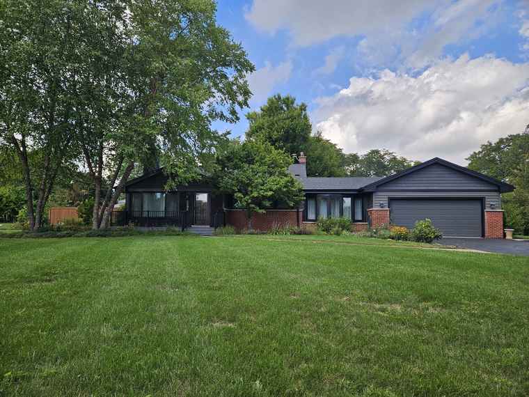 Photo of 1418 W Saint James Pl Arlington Heights, IL 60005