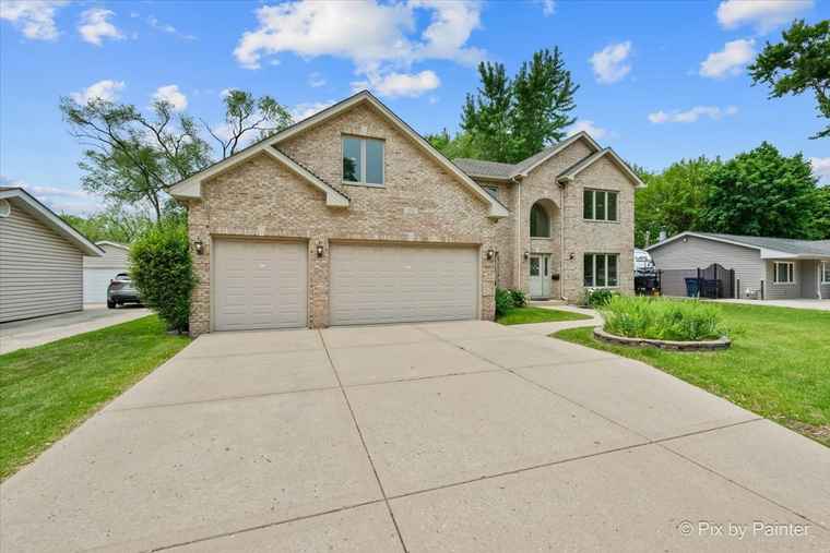 Photo of 100 Westover Ln Schaumburg, IL 60193