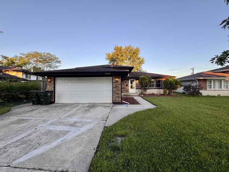 Photo of 19048 Sherman St Lansing, IL 60438