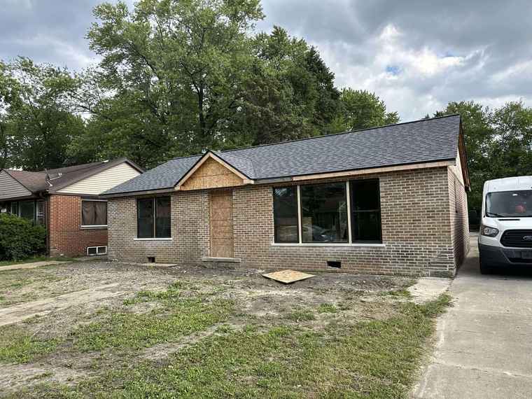 Photo of 737 E 155th Pl South Holland, IL 60473