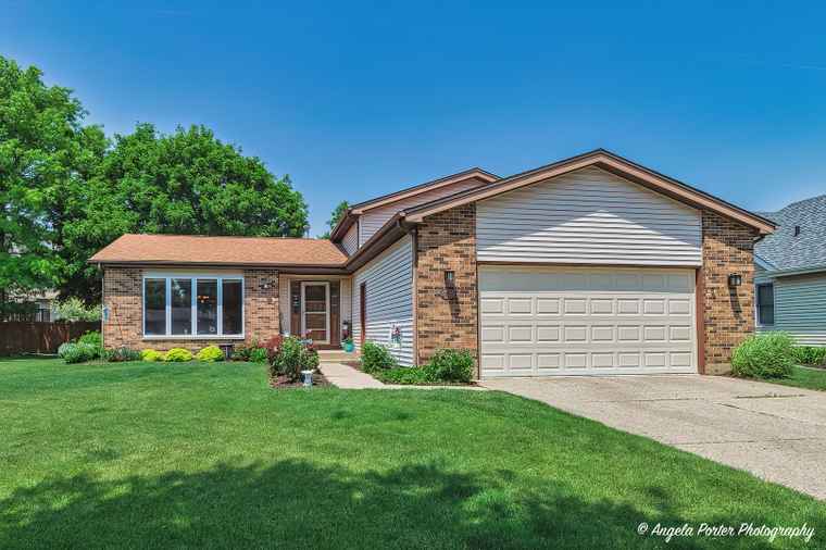 Photo of 3406 W Bretons Dr McHenry, IL 60050
