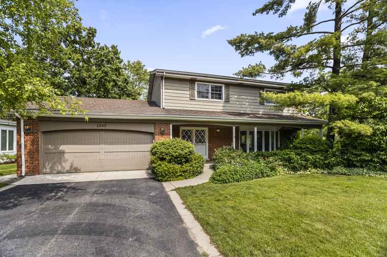 Photo of 1145 Wincanton Dr Deerfield, IL 60015
