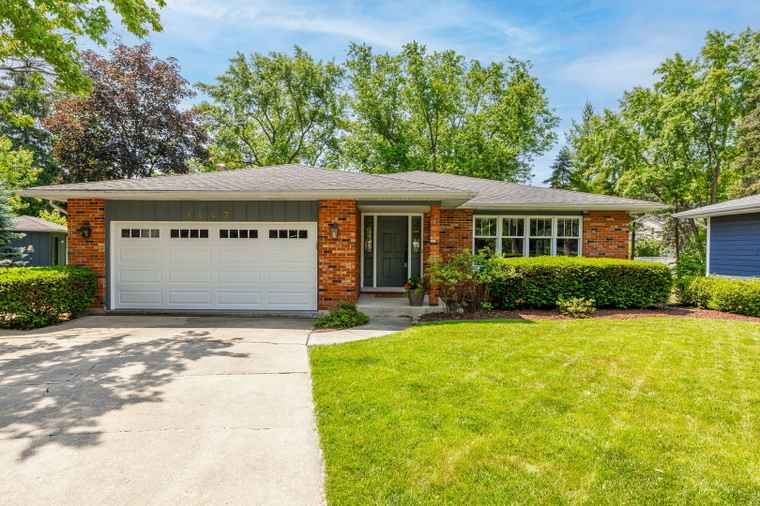 Photo of 1447 Hillcrest Rd Downers Grove, IL 60516