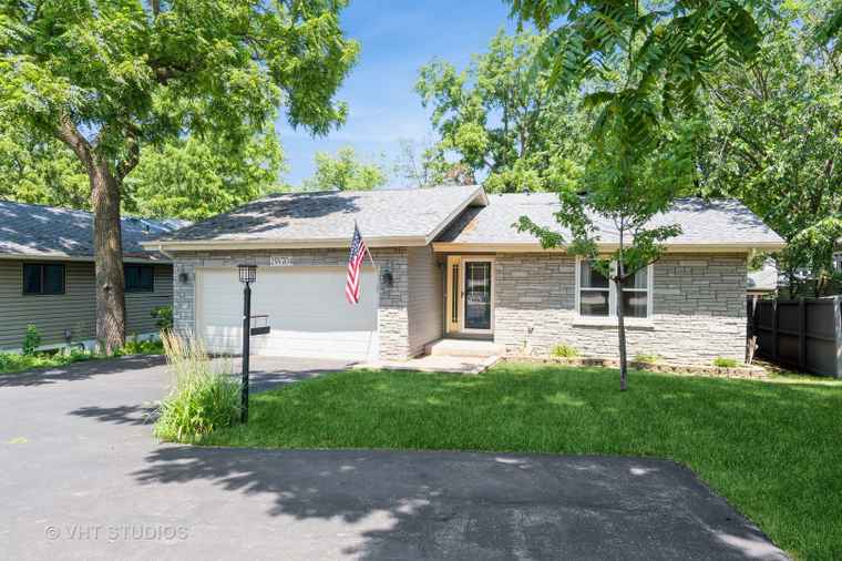Photo of 25W704 Jewell Rd Wheaton, IL 60187