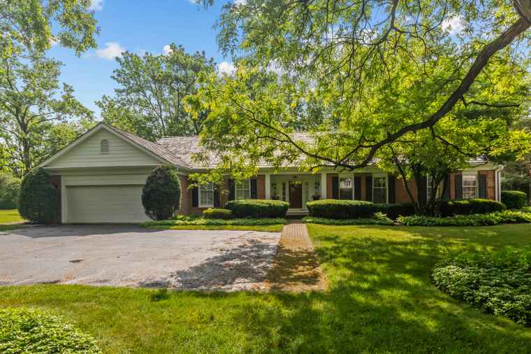 Photo of 45 E Mallard Ln Lake Forest, IL 60045