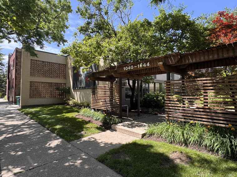 Photo of 1044 Ontario St Unit 2E Oak Park, IL 60302