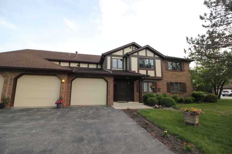 Photo of 7853 W Oak Hills Ct Unit 2DR Palos Heights, IL 60463