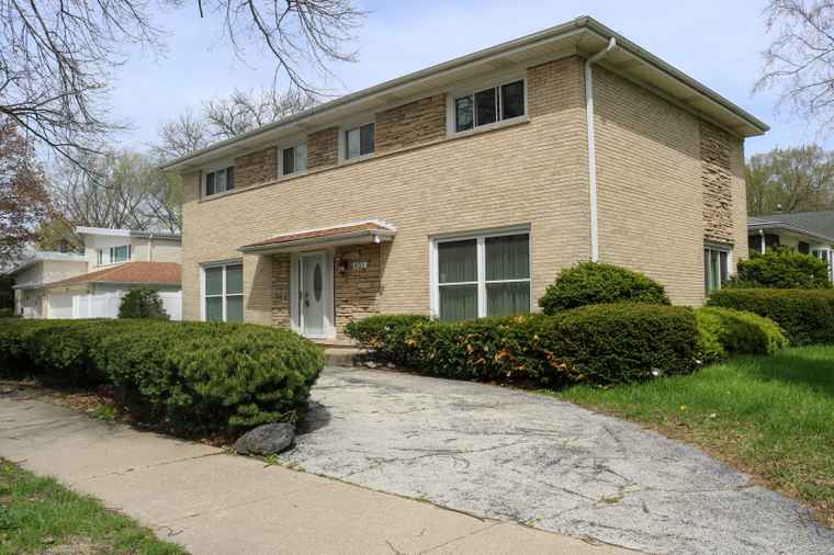 Photo of 401 Dewey Ave Evanston, IL 60202