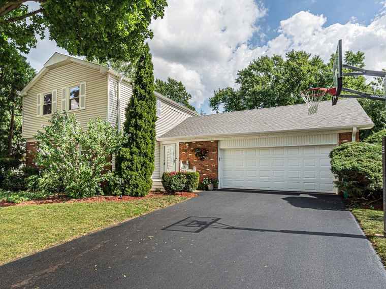 Photo of 390 Springside Ln Buffalo Grove, IL 60089