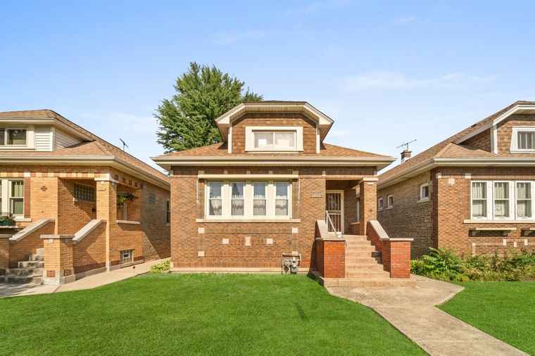 Photo of 1519 Euclid Ave Berwyn, IL 60402