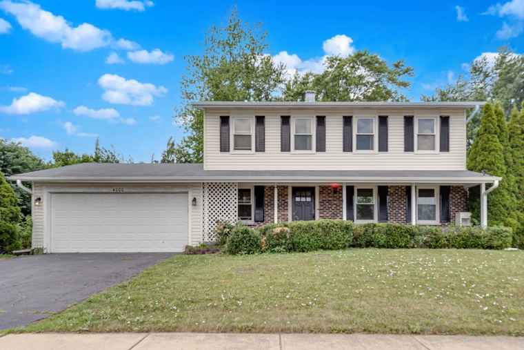 Photo of 4000 Huntington Blvd Hoffman Estates, IL 60192