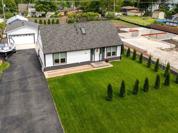 Photo of 7225 Poplar Ln Darien, IL 60561