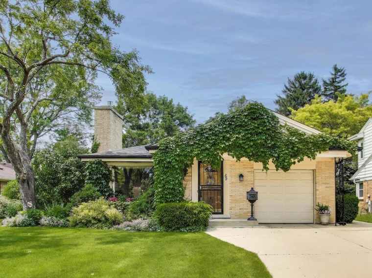 Photo of 222 Cornell Ave Des Plaines, IL 60016