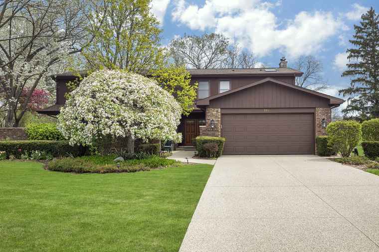 Photo of 3811 Medford Cir Northbrook, IL 60062