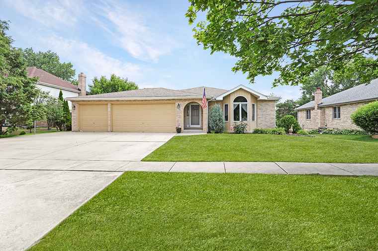 Photo of 94 Doolin St Lemont, IL 60439