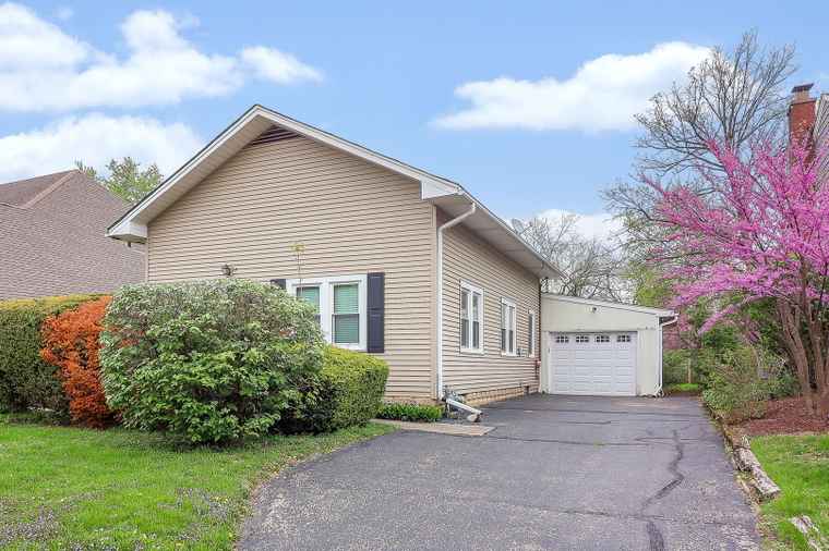 Photo of 223 Bryant Ave Glen Ellyn, IL 60137
