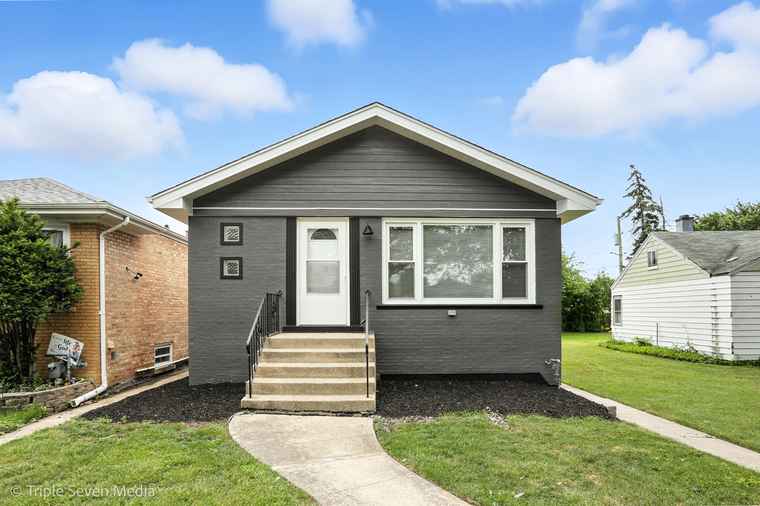 Photo of 7707 Linder Ave Burbank, IL 60459