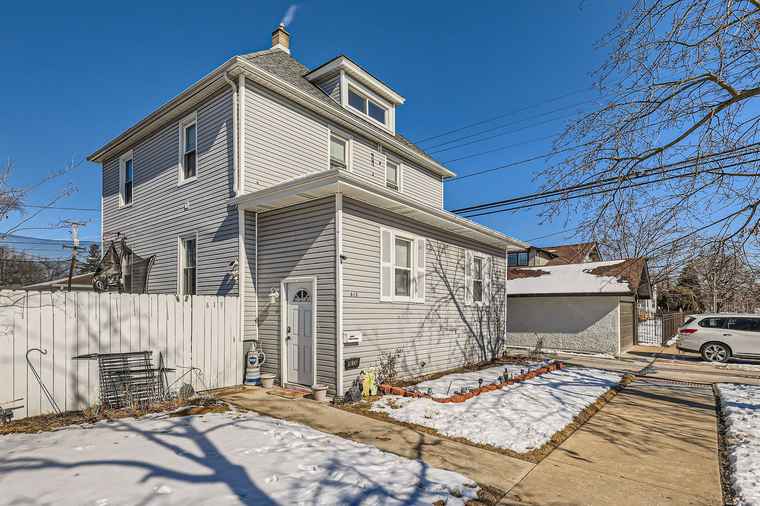 Photo of 613 Huron St Maywood, IL 60153