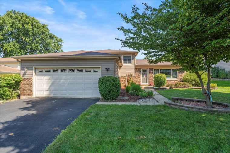 Photo of 1724 Patricia Ln St. Charles, IL 60174