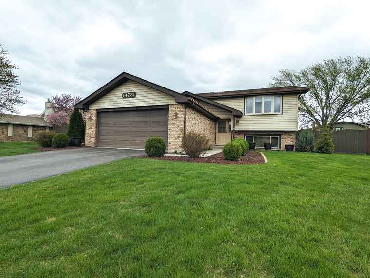 Photo of 14731 S Cricketwood Dr Homer Glen, IL 60491