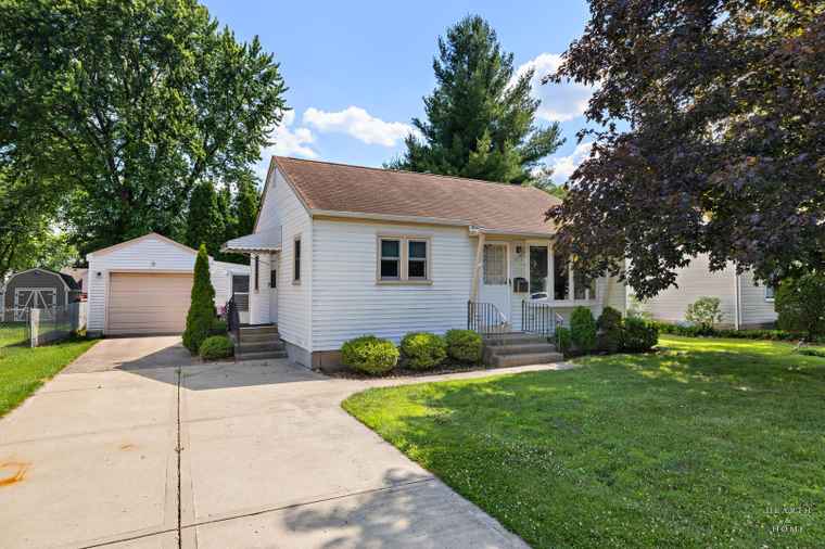 Photo of 3715 Maple Ave McHenry, IL 60050