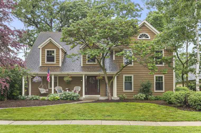 Photo of 1310 Yorkshire Woods Ct Wheaton, IL 60189
