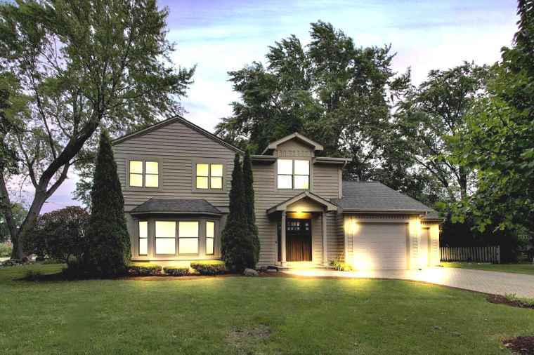 Photo of 315 S Beverly Ln Arlington Heights, IL 60005