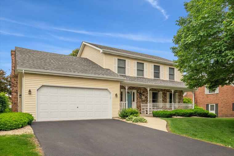 Photo of 10 S Canterbury Rd Aurora, IL 60506
