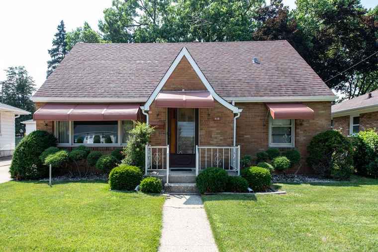 Photo of 618 N Lewis Ave Waukegan, IL 60085