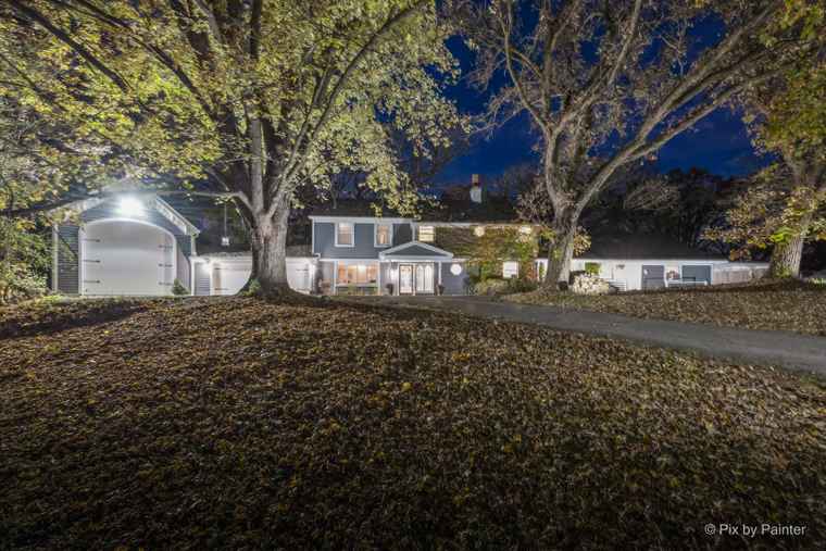 Photo of 144 Algonquin Rd Barrington Hills, IL 60010