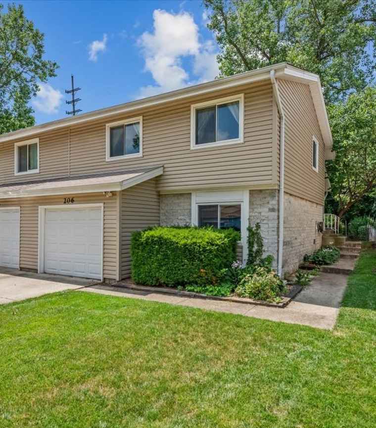 Photo of 206 Troy Ln Lombard, IL 60148
