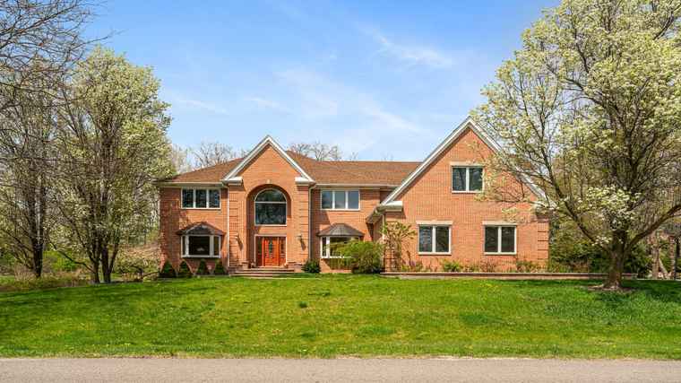 Photo of 25909 N Arrowhead Dr Mundelein, IL 60060