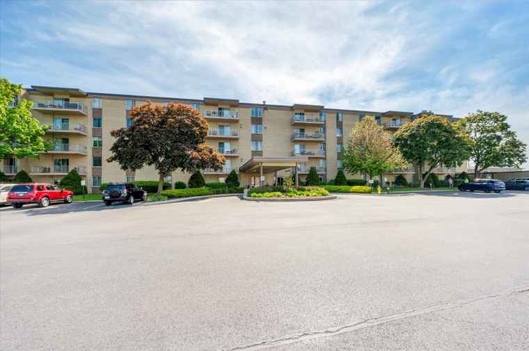 Photo of 110 W Butterfield Rd Unit 314S Elmhurst, IL 60126