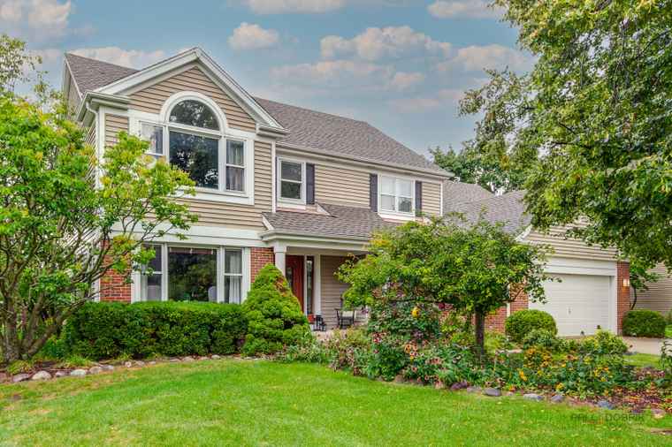 Photo of 2861 Whispering Oaks Dr Buffalo Grove, IL 60089