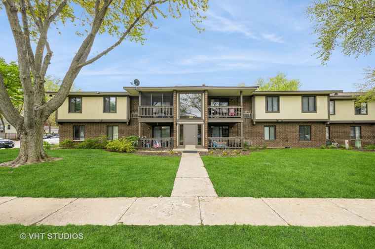 Photo of 568 Somerset Ln #7 Crystal Lake, IL 60014
