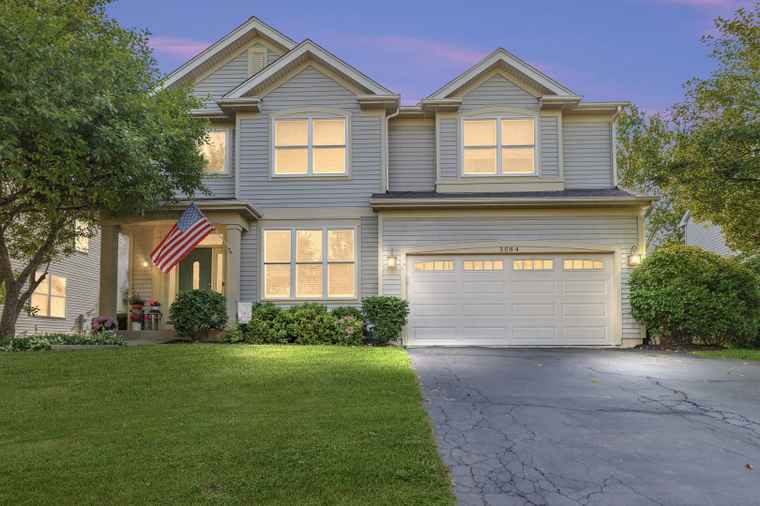 Photo of 3084 Shenandoah Dr Carpentersville, IL 60110