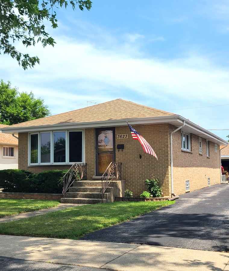 Photo of 3623 Hawthorne St Franklin Park, IL 60131