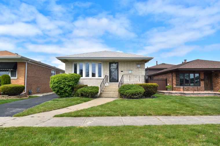 Photo of 430 Marquette Ave Calumet City, IL 60409