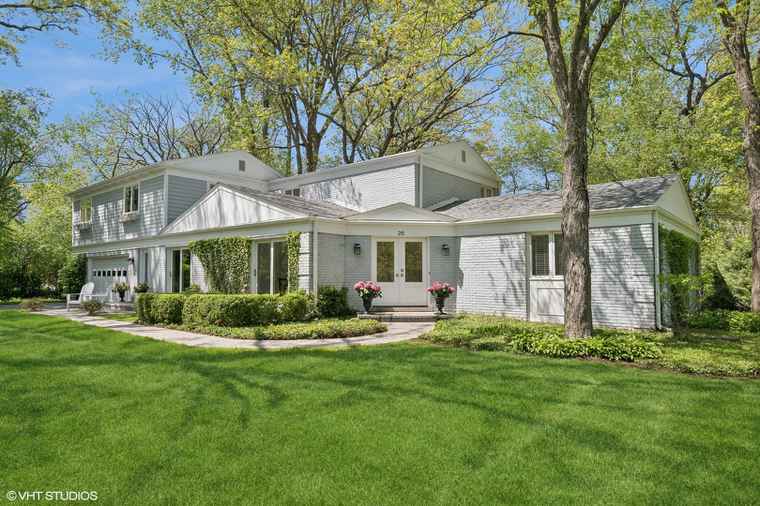 Photo of 26 E Louis Ave Lake Forest, IL 60045