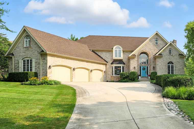 Photo of 2240 Edgebrooke Dr Lisle, IL 60532