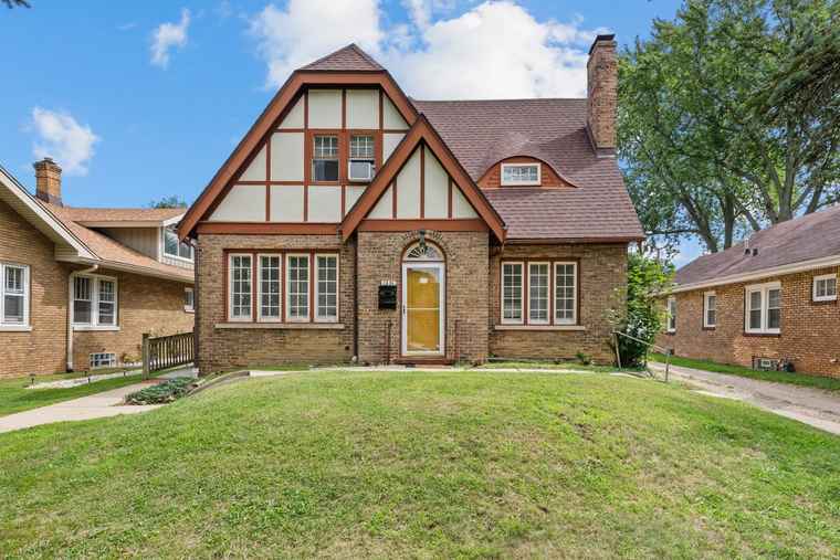 Photo of 1331 N Ash St Waukegan, IL 60085