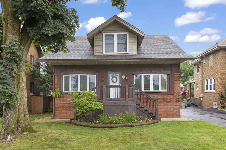 Photo of 106 S Grace St Lombard, IL 60148
