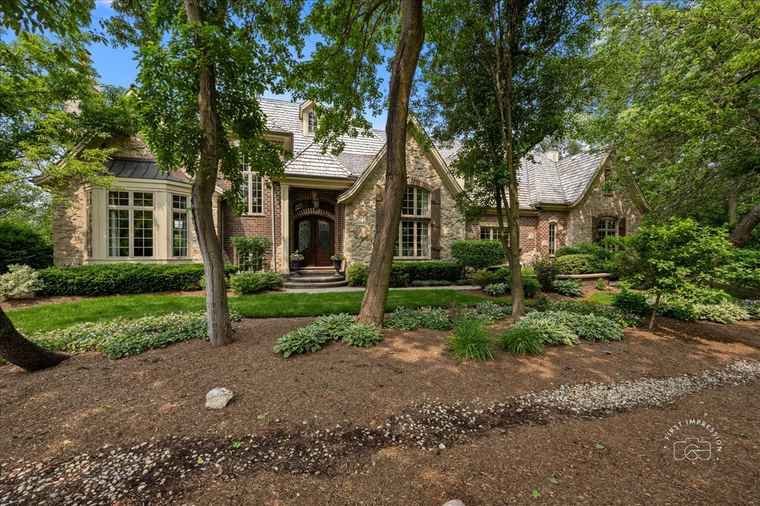 Photo of 1088 Dunstan Rd Geneva, IL 60134