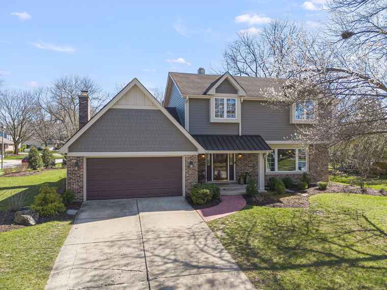 Photo of 472 Sheffield Rd Naperville, IL 60565