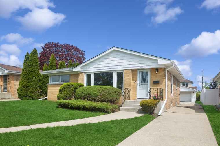 Photo of 6956 Seward St Niles, IL 60714